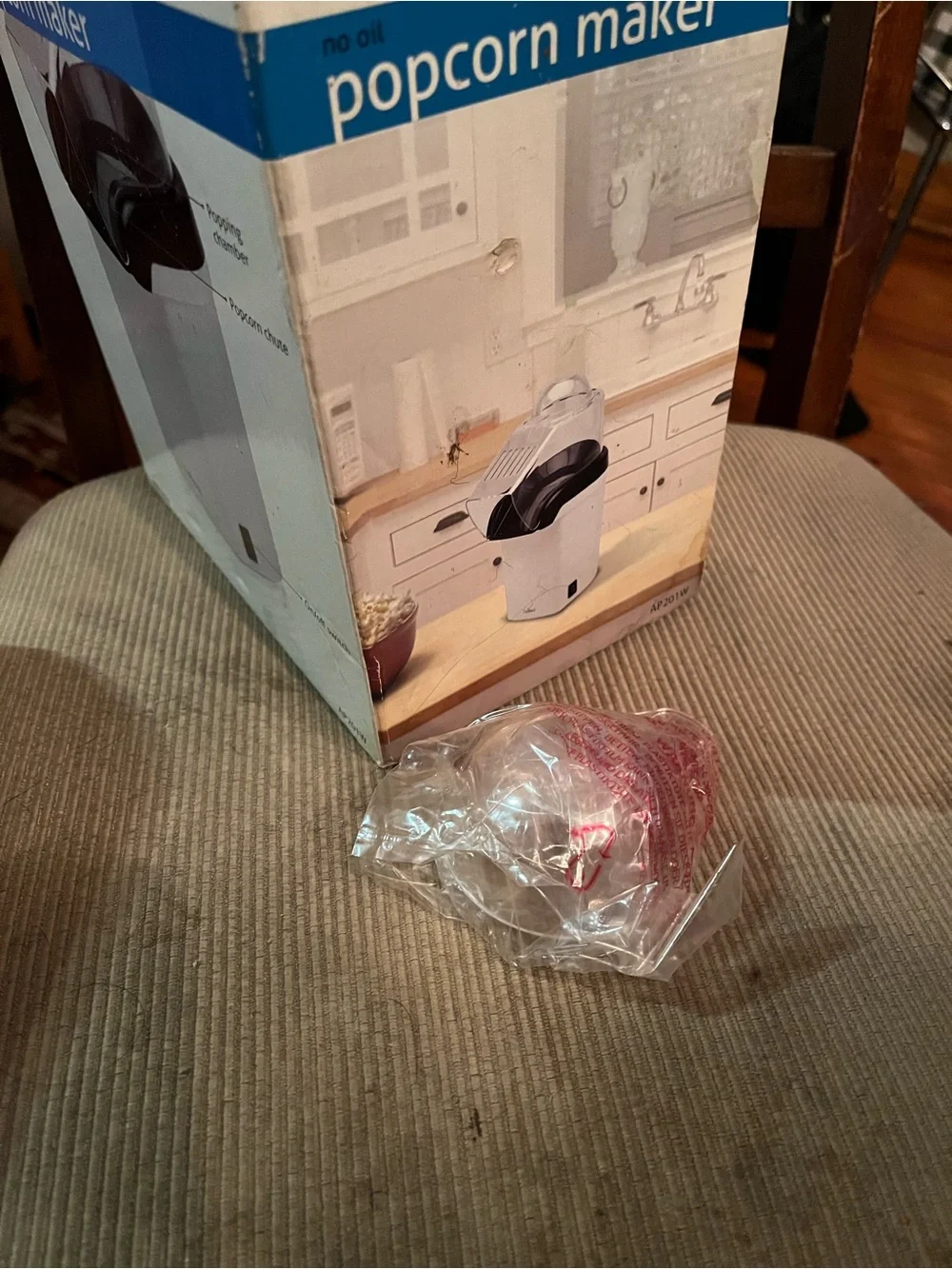 White & Black Popcorn Maker